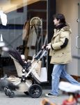 Amsterdam 26 januari 2008
Sander vriend Irene v d Laar met zoon in kinderwagen.