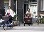 Amsterdam 11 augustus 2008
Beau v Erve Dorens en zijn vrouw Selly v Erven Dorens brengen met de bakfiets de kinderen naar school voor hun eerste schooldag na de vakantie.