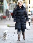 Amsterdam 10 december 2008
Simone Kleinsma met hondje an het wandelen.
Peter Smulders bv
