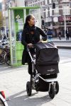 Amsterdam 17 november 2007
Sylvia Kieft achter kinderwagen met daarin haar baby.