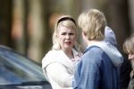 Laren 14 april 2008
Opnames Gooische vrouwen  met Linda de Mol Susan Visser Tjitske Reidinga en Alex Klaasen. Ze rijden in Gooische vrouwen met Linda de Mol haar porsche cabrio.