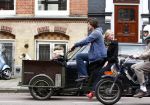 Amsterdam 29 april 2008
Tjitske Reidinga met man Vincent Croiset en hun tweeling zoontjes in de bakfiets en op terras.
Peter Smulders bv