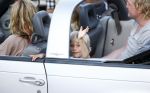 Ibiza 4 juli 2008
Wendy v Dijk op vakantie met haar zoontje Sem en vrienden
Ze heeft een cabrio gehuurd.