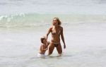 Ibiza  12 juli 2008
Wendy v Dijk met haar zoontje Sem en broer Mike v Dijk op vakantie op ibiza.