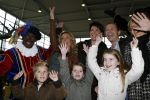 Rotterdam 25 november 2007
Wendy v Dijk met Sem moeder en broer Mike met kinderen en vriendin bij het feest van sinterklaas in ahoy.