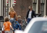 Weesp 27 april 2008
Wendy v Dijk met Sem en Chris zegers met.. zitten op terras iets te eten .
Peter Smulders bv