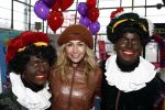 Rotterdam 30 november 2008
Het feest van Sinterklaas in ahoy . Wendy v Dijk met zwarte piet
Peter Smulders bv