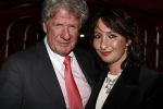 18 December 2008 Kerst/Nieuwjaarsborrel Princess
Willibrord Frequin met zijn vrouw
Foto Peter Smulders BV Eindhoven