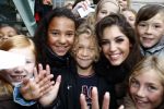 Amsterdam 5 november 2008
Yolanthe Cabau v Kasbergen op school met kinderen voor goed doel Stop kindermisbruik. Maxim en Joelle Gullit et Yolanthe
Peter Smulders bv