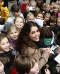 Amsterdam 5 november 2008
Yolanthe Cabau v Kasbergen op school met kinderen voor goed doel Stop kindermisbruik.
Peter Smulders bv