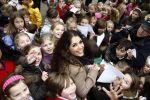 Amsterdam 5 november 2008
Yolanthe Cabau v Kasbergen op school met kinderen voor goed doel Stop kindermisbruik.
Peter Smulders bv