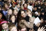 Amsterdam 5 november 2008
Yolanthe Cabau v Kasbergen op school met kinderen voor goed doel Stop kindermisbruik.
Peter Smulders bv