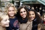 Amsterdam 5 november 2008
Yolanthe Cabau v Kasbergen op school met kinderen voor goed doel Stop kindermisbruik. Maxim en Joelle Gullit et Yolanthe
Peter Smulders bv