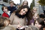 Amsterdam 5 november 2008
Yolanthe Cabau v Kasbergen op school met kinderen voor goed doel Stop kindermisbruik.
Peter Smulders bv