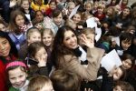 Amsterdam 5 november 2008
Yolanthe Cabau v Kasbergen op school met kinderen voor goed doel Stop kindermisbruik.
Peter Smulders bv