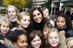Amsterdam 5 november 2008
Yolanthe Cabau v Kasbergen op school met kinderen voor goed doel Stop kindermisbruik.
Peter Smulders bv