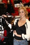 Amsterdam 4 december 2008
Zangeres Dominique v Hulst helpt klanten bij lingerie winkel Hunkemoller.
Zangeres Do Zangeres