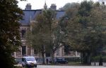 Nigtevecht 8 oktober 2007
Bij het landgoed Zwaanwijck waar Wendy v Dijk Jort Kelder en Georgina Verbaan wonen is een lijk gevonden. Politie doet onderzoek.