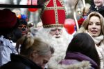 Amsterdam 29 november 2008
Tooske Breugem Ragas met dochter bij zwarte Piet en Sinterklaas.
Peter Smulders bv