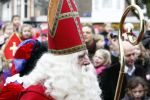 Amsterdam 29 november 2008
Tooske Breugem Ragas met dochter bij zwarte Piet en Sinterklaas.
Peter Smulders bv