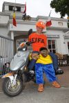 Eindhoven, 18 Juni 2010
Johan Vlemmix op zijn scooter in het Fifa shirt en Africa mascotte ( die inmiddels niet meer verkocht mag worden in Nederland ).
Foto Peter Smulders BV