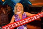 Noordwijk, 2 Mei 2010 Hotel van Oranje, Feest Gerard Joling t.g.v.
het 25 jaar artiesten jubileum
Marga Bult met man Jan v Ingen en sjaal FC Twente Kampioen
Foto Peter Smulders BV