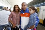 Noordwijk en Schiphol 19 mei 2010
Vertrek Nederlands elftal met vrouwen en kinderen naar Oostenrijk voor trainingskamp ivm WK voetbal. Nigel de Jong met zijn vriendin Winoma en dochter Isaura
Peter Smulders bv