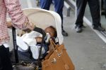 Noordwijk en Schiphol 19 mei 2010
Vertrek Nederlands elftal met vrouwen en kinderen naar Oostenrijk voor trainingskamp ivm WK voetbal. Nigel de Jong met zijn vriendin Winoma en dochter Isaura
Peter Smulders bv