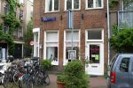 Amsterdam, 10 Mei 2010 Midden in de jordaan de nagelstudio van Peggy Roelvink ( dochter Dries ), Pink Nail die hier de nagels doet van de a.s. vrouw van Dries, Honoria Roelvink