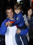 Noordwijk en Schiphol 19 mei 2010
Vertrek Nederlands elftal met vrouwen en kinderen naar Oostenrijk voor trainingskamp ivm WK voetbal. Rafael v d Vaart met zoontje Damian
Peter Smulders bv