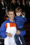 Noordwijk en Schiphol 19 mei 2010
Vertrek Nederlands elftal met vrouwen en kinderen naar Oostenrijk voor trainingskamp ivm WK voetbal. Rafael v d Vaart met zoontje Damian
Peter Smulders bv
