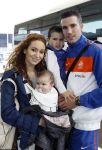 Noordwijk en Schiphol 19 mei 2010
Vertrek Nederlands elftal met vrouwen en kinderen naar Oostenrijk voor trainingskamp ivm WK voetbal. Robin v Persie met zijn vrouw Bouchra en kinderen Shaqueel en Dina
Peter Smulders bv