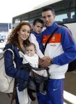 Noordwijk en Schiphol 19 mei 2010
Vertrek Nederlands elftal met vrouwen en kinderen naar Oostenrijk voor trainingskamp ivm WK voetbal. Robin v Persie met zijn vrouw Bouchra en kinderen Shaqueel en Dina
Peter Smulders bv
