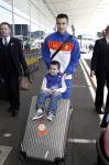 Noordwijk en Schiphol 19 mei 2010
Vertrek Nederlands elftal met vrouwen en kinderen naar Oostenrijk voor trainingskamp ivm WK voetbal. Robin v Persie met zijn vrouw Bouchra en kinderen Shaqueel en Dina
Peter Smulders bv
