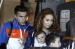 Noordwijk en Schiphol 19 mei 2010
Vertrek Nederlands elftal met vrouwen en kinderen naar Oostenrijk voor trainingskamp ivm WK voetbal. Robin v Persie met zijn vrouw Bouchra en kinderen Shaqueel en Dina
Peter Smulders bv