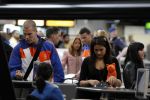Noordwijk en Schiphol 19 mei 2010
Vertrek Nederlands elftal met vrouwen en kinderen naar Oostenrijk voor trainingskamp ivm WK voetbal. Ron Vlaar met zijn vrouw Stepahnie en kindje
Peter Smulders bv