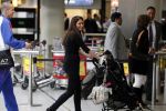 Noordwijk en Schiphol 19 mei 2010
Vertrek Nederlands elftal met vrouwen en kinderen naar Oostenrijk voor trainingskamp ivm WK voetbal. Ron Vlaar met zijn vrouw Stepahnie en kindje
Peter Smulders bv
