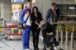 Noordwijk en Schiphol 19 mei 2010
Vertrek Nederlands elftal met vrouwen en kinderen naar Oostenrijk voor trainingskamp ivm WK voetbal. Ron Vlaar met zijn vrouw Stepahnie en kindje
Peter Smulders bv