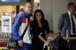 Noordwijk en Schiphol 19 mei 2010
Vertrek Nederlands elftal met vrouwen en kinderen naar Oostenrijk voor trainingskamp ivm WK voetbal. Ron Vlaar met zijn vrouw Stepahnie en kindje
Peter Smulders bv