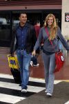 Ibiza 3 mei 2010
Estelle Gullit haalt haar man Ruud  op van het vliegveld op een regenachtig ibiza.
Peter Smulders bv