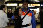 Noordwijk en Schiphol 19 mei 2010
Vertrek Nederlands elftal met vrouwen en kinderen naar Oostenrijk voor trainingskamp ivm WK voetbal. Ryan Babel met een fan
Peter Smulders bv
