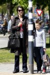 Amsterdam 20 mei 2010
Susan Visser met zoon op straat.
Peter Smulders bv
