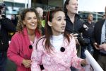 Noordwijk en Schiphol 19 mei 2010
Vertrek Nederlands elftal met vrouwen en kinderen naar Oostenrijk voor trainingskamp ivm WK voetbal. Tatum dagelet en Jennifer Hofman als brutale meiden
Peter Smulders bv