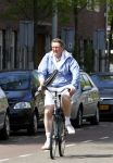 Amsterdam 20 mei 2010
Ursul de Geer in zijn tennis outfit op de fiets.
Peter Smulders bv