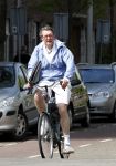 Amsterdam 20 mei 2010
Ursul de Geer in zijn tennis outfit op de fiets.
Peter Smulders bv