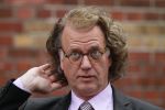Amsterdam 27 mei 2011
Andre Rieu met op de achtergrond zijn zoon pierre.
Peter Smulders bv