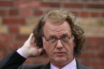 Amsterdam 27 mei 2011
Andre Rieu met op de achtergrond zijn zoon pierre.
Peter Smulders bv