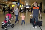 Schiphol 10 juni 2011
Nederlands elftal arriveert op schiphol. Arjen Robben met vrouw en kinderen
Peter Smulders bv