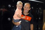 Schiphol 10 juni 2011
Nederlands elftal arriveert op schiphol. Arjen Robben met vrouw en kinderen
Peter Smulders bv