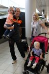 Schiphol 10 juni 2011
Nederlands elftal arriveert op schiphol. Arjen Robben met vrouw en kinderen
Peter Smulders bv